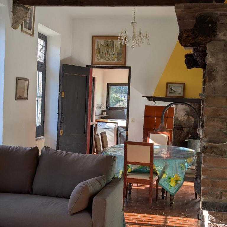 Maison de famille entre mer & collines - Charme, citronniers et tranquillité - accès marche et sentier 3 min - Maison 4 Chambres - 5