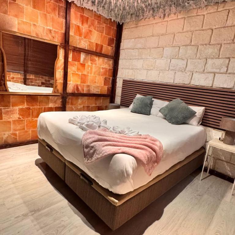 Plaza Opera Home - Double Room with Shared Bathroom - 8