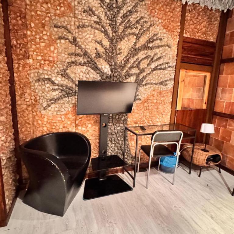 Plaza Opera Home - Double Room with Shared Bathroom - 9