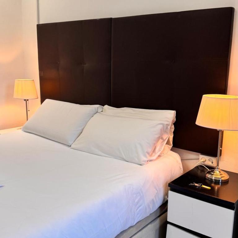 Plaza Opera Home - Triple Room with Shared Bathroom - 10