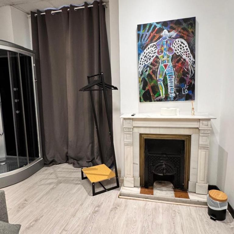 Plaza Opera Home - Triple Room with Shared Bathroom - 11