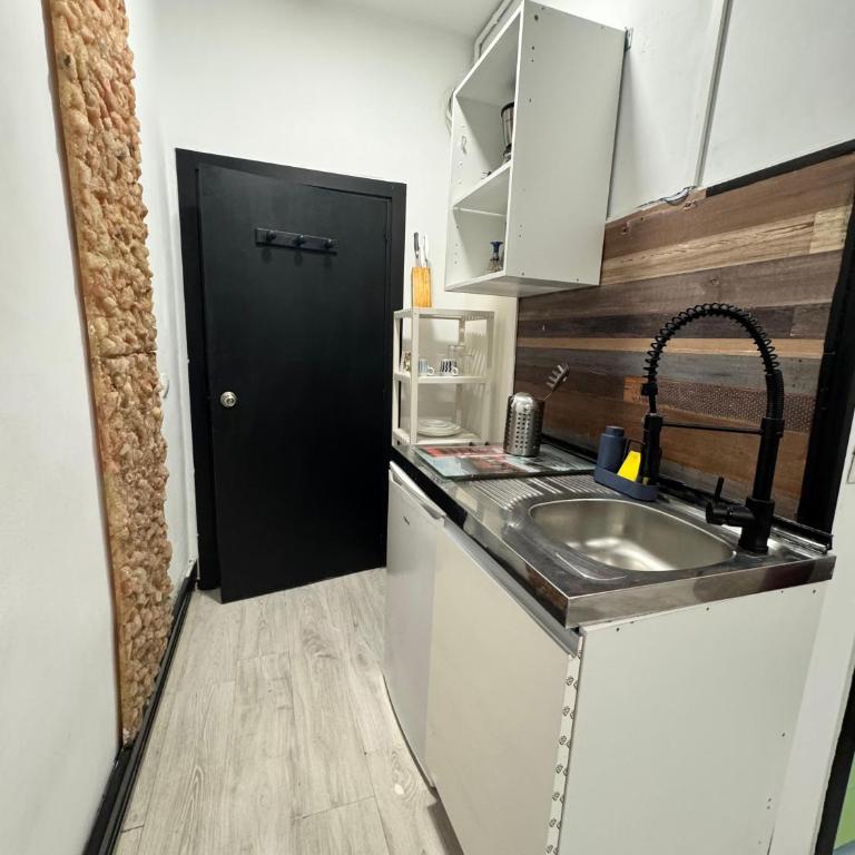 Plaza Opera Home - Double Room with Private Bathroom - 9