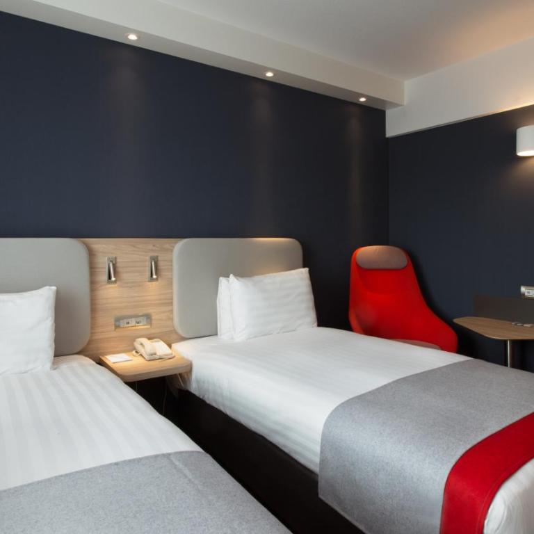 Holiday Inn Express Geneva Airport by IHG - Chambre Standard avec Petit-Déjeuner Gratuit - 5