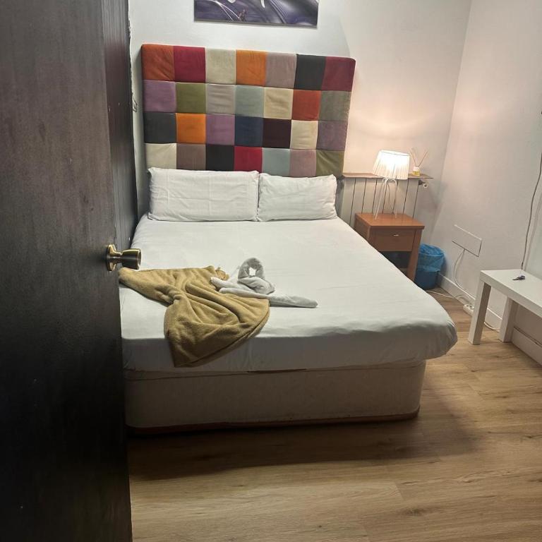 Plaza Opera Home - Double Room with Shared Bathroom - 7