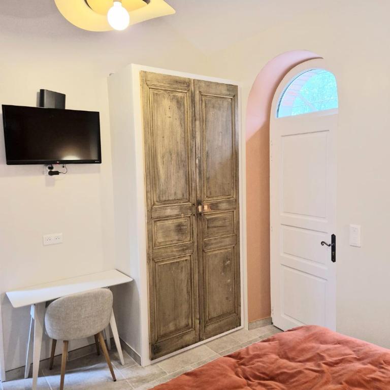 Château de Bayssan - Chambre Double - Vue sur Jardin - 4