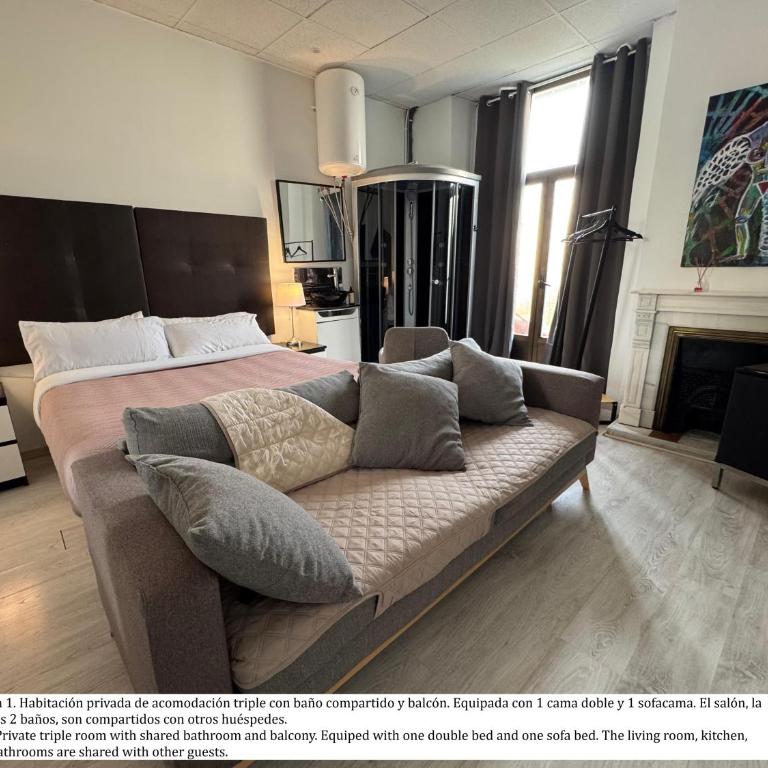 Plaza Opera Home - Triple Room with Shared Bathroom - 15