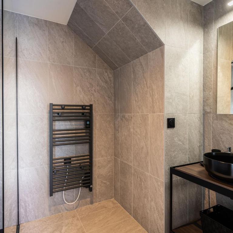 Chalet neuf à La Plagne, accès direct aux pistes, sauna, parking, 5 chambres - FR-1-755-39 - Chalet - 10