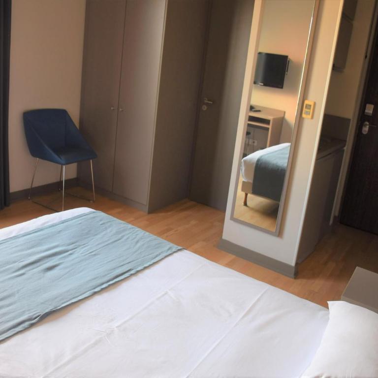 Modern Couple Stay in Lyon Docklands - Apartment - 9
