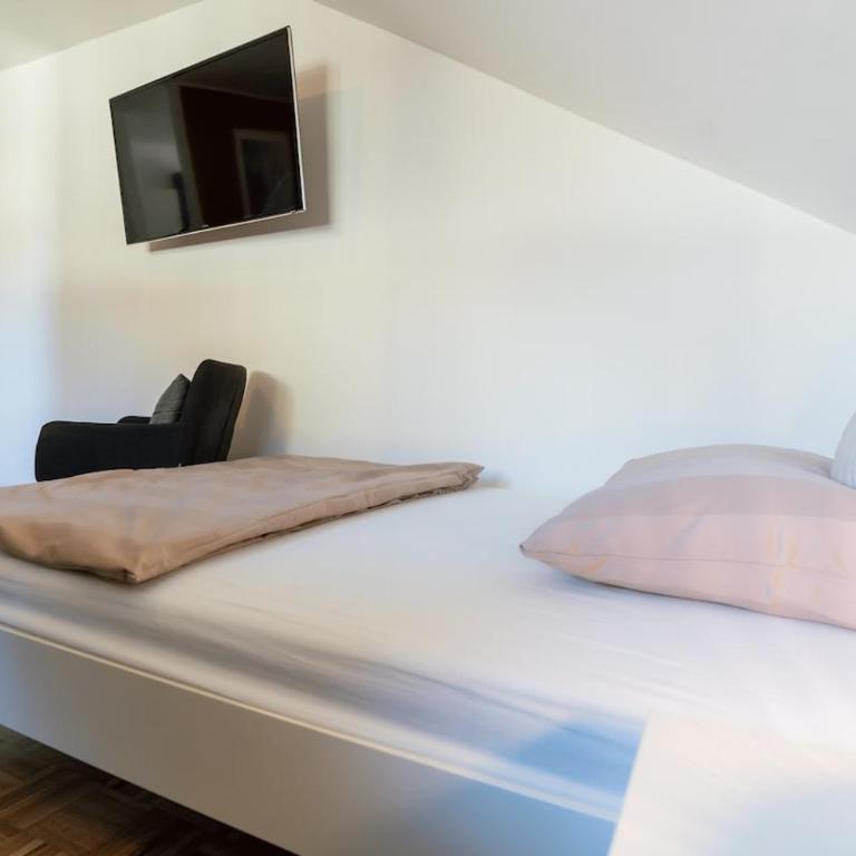 Charming 1-room apartment in a very good area - Apartment mit 1 Schlafzimmer - 1