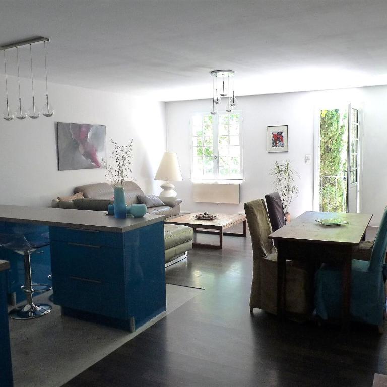 Domaine de Rhodes - 5 Chambres et 7 locations de vacances - Appartement avec Douche - 8