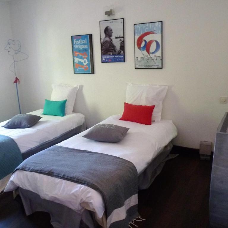 Domaine de Rhodes - 5 Chambres et 7 locations de vacances - Appartement avec Douche - 2