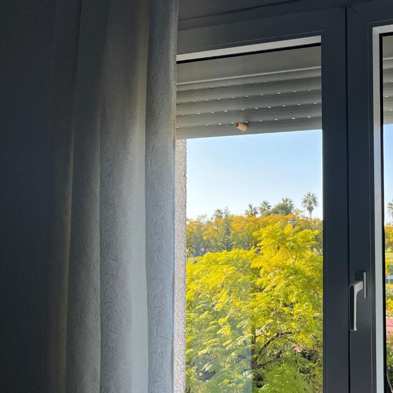 Apartamento 3 dormitorios con garaje y wifi gratis a pocos minutos del centro de Jerez - Apartamento Superior con 3 dormitorios - 2
