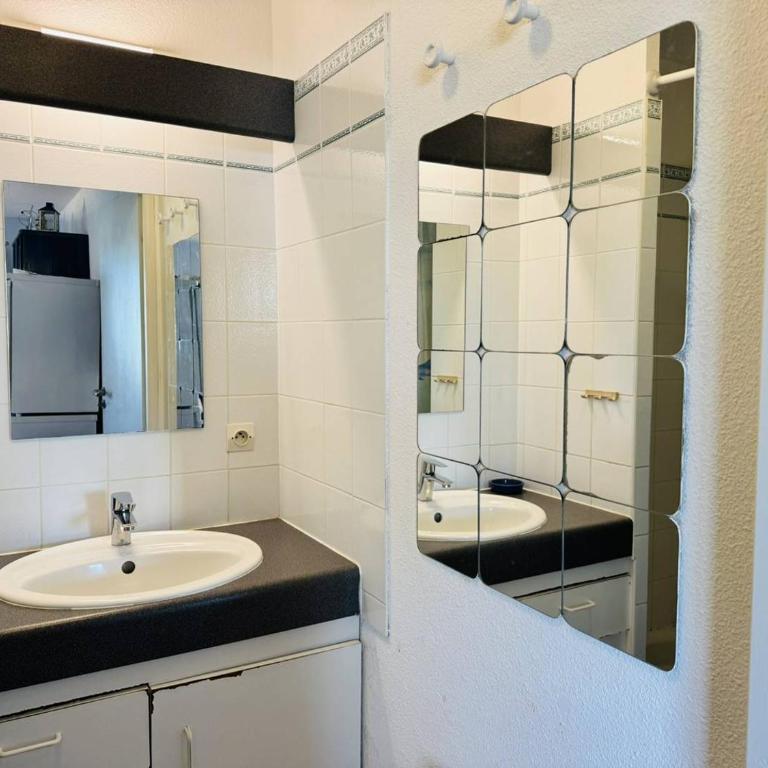 Appt 3 pièces, wifi, parking , vue mer partielle - Apartamento de 2 dormitorios - 12