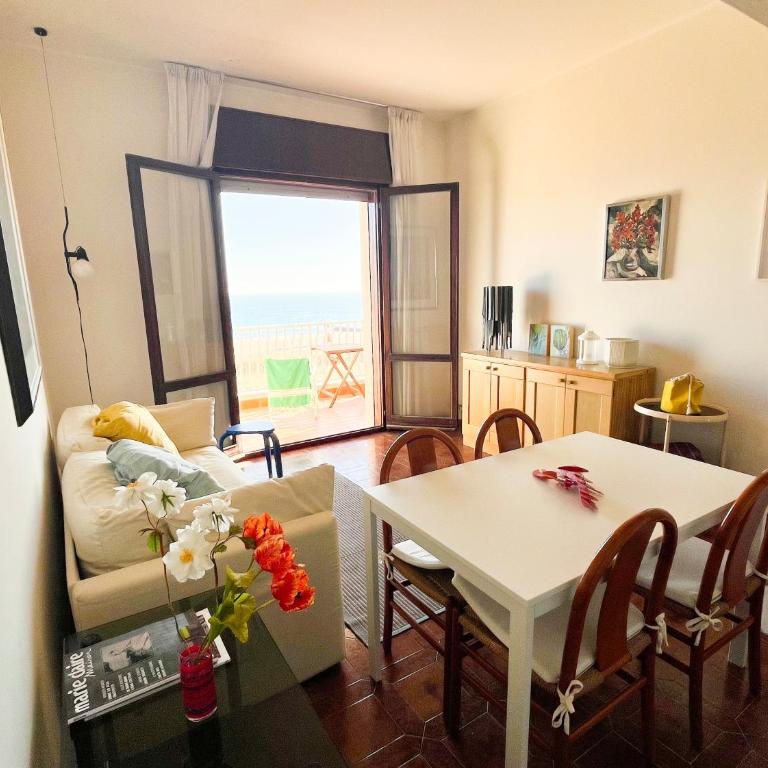 Fronte Mare, Piscina - RESIDENCE GRIFONE - Casa Vacanze - 9