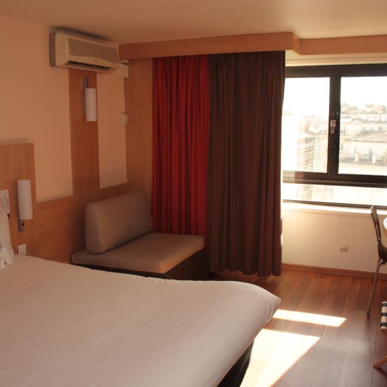 ibis Marseille Centre Gare Saint Charles - Chambre Triple Supérieure avec Canapé-Lit - 9