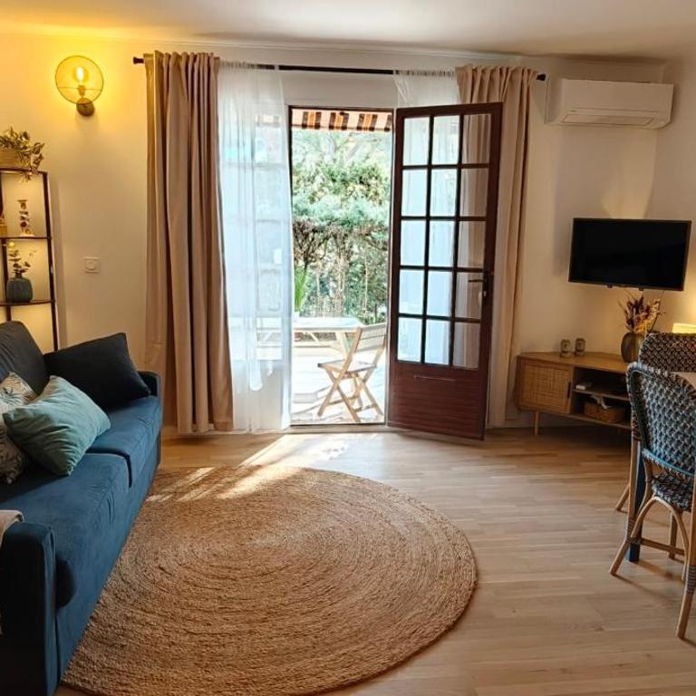 New 250m Beach Apt with Pool & Terrace - Apartment - 2