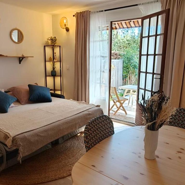 New 250m Beach Apt with Pool & Terrace - Apartment - 5