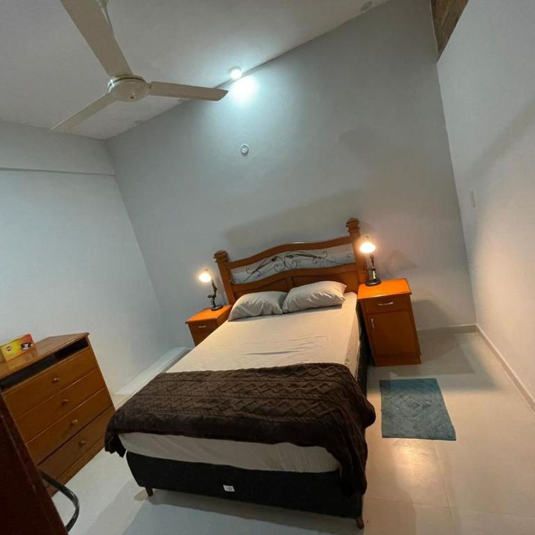 Apartamento minimalista con balcón - One-Bedroom Apartment - 17