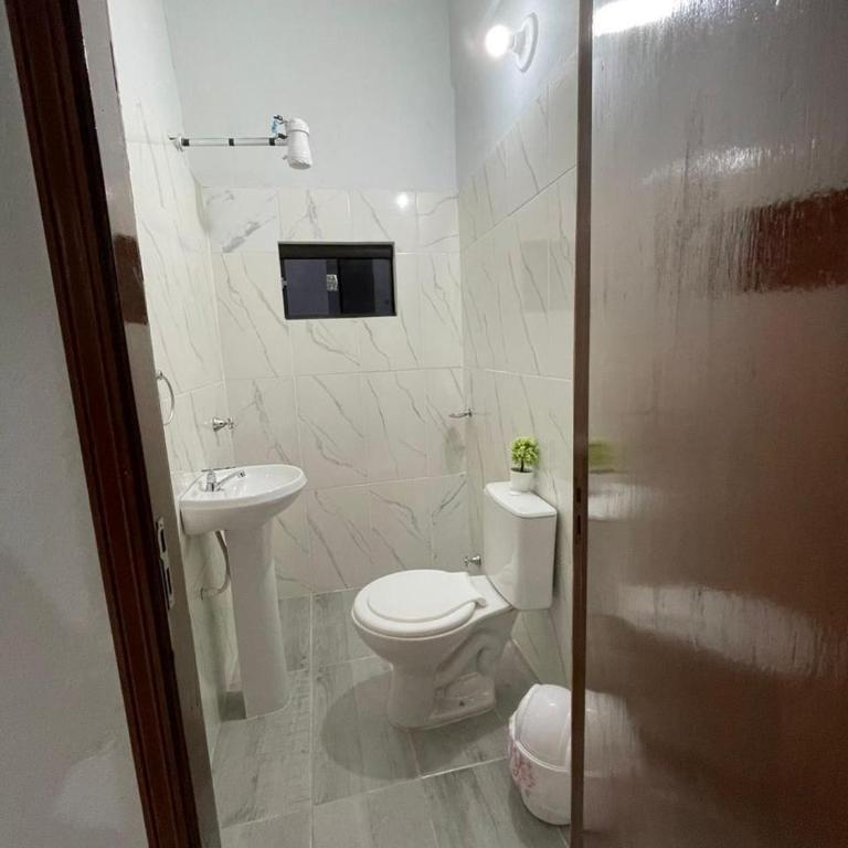 Apartamento minimalista con balcón - One-Bedroom Apartment - 8