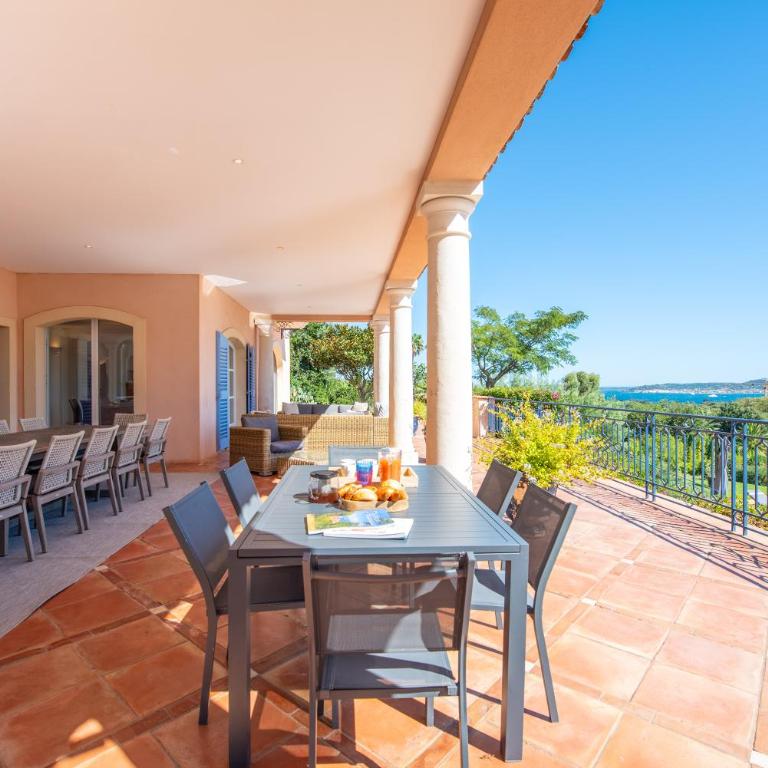Villa 16 pers climatisée vue mer Saint-Tropez, piscine, proche Golf Tennis Padel - Villa con Piscina Privata - 14