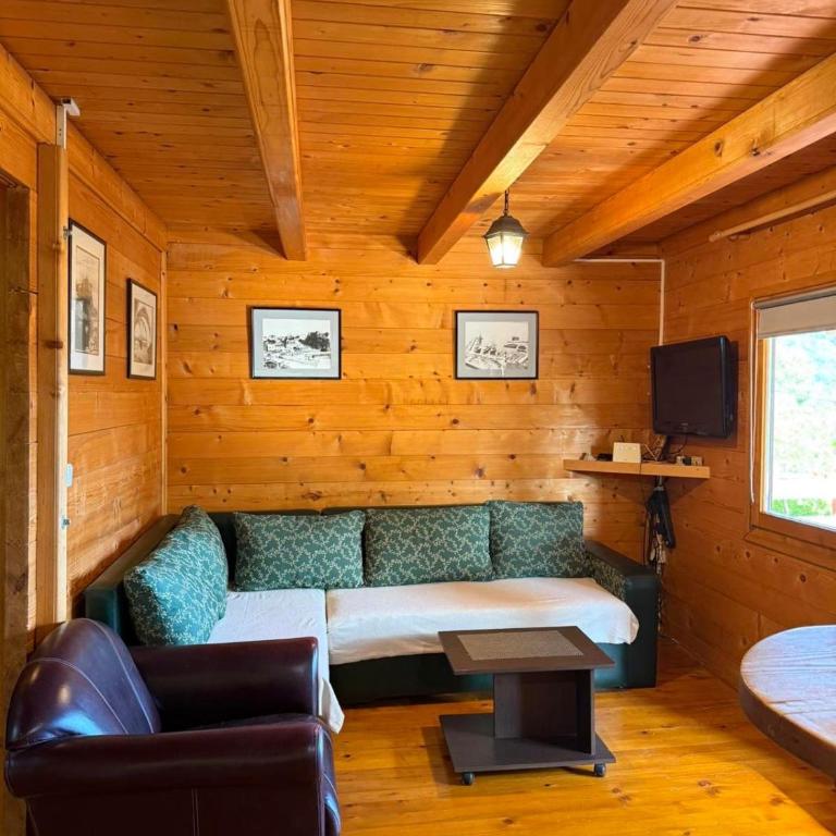 Seaview Chalet - Two-Bedroom House - 4