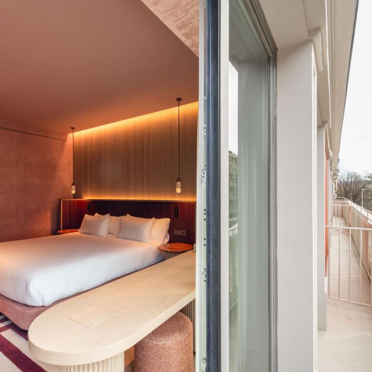 Hotel Palacio Bellas Artes San Sebastian, Curio Collection by Hilton - King Room with Grand Stalls and Balcony - 10