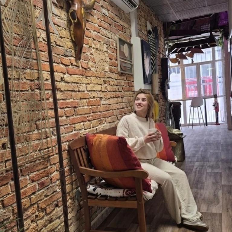 HOSTEL Pepper-Gold -STEP-FREE ENTRANCE -car- free Space-no nois-3 minutes from Port -BED ROOMS 8 GUEST 55 M2 AND 8 GUEST 65 M2 - Bunk Bed in Mixed Dormitory Room - 26