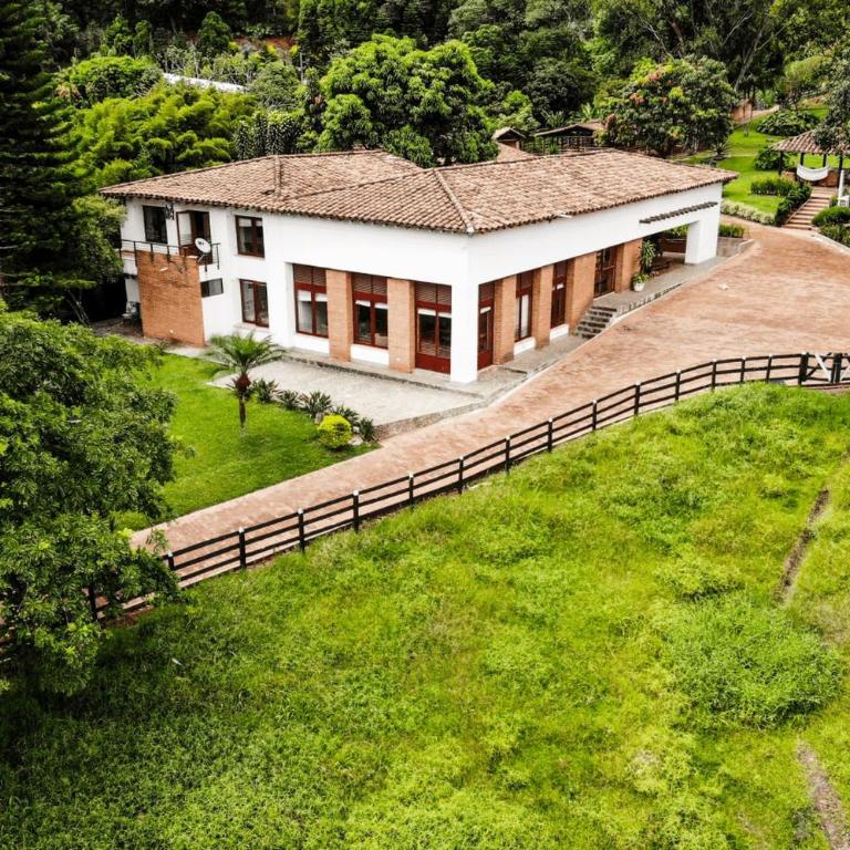 Natural paradise near Medelln - Villa - 58