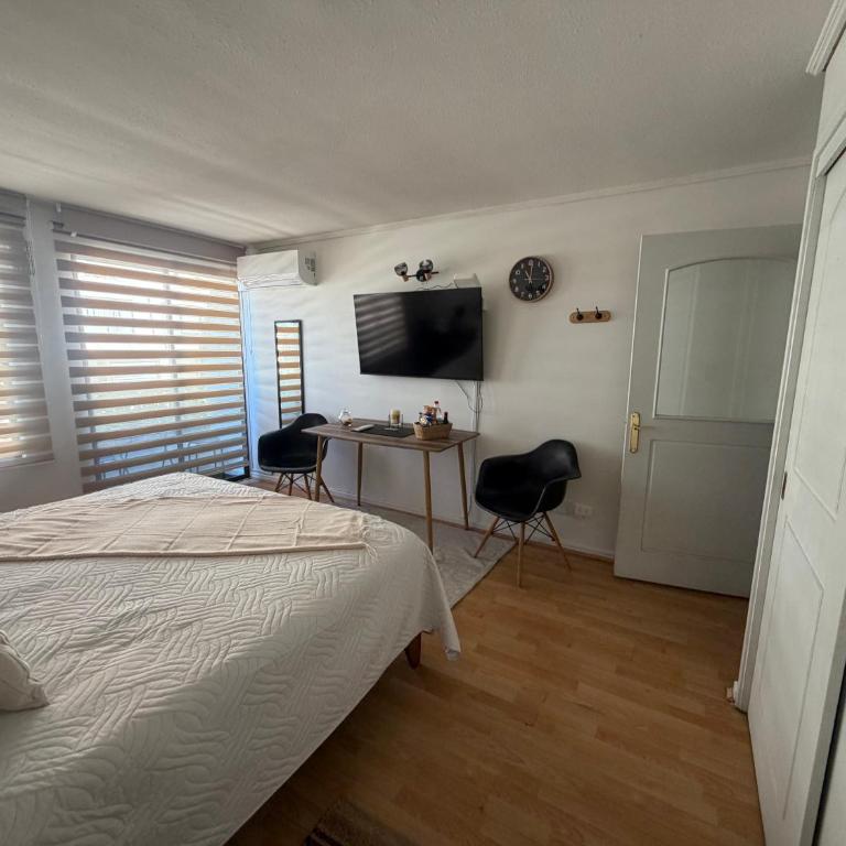 Depto Estudio Las Condes 2 personas - Studio Apartment with Queen Bed - 2