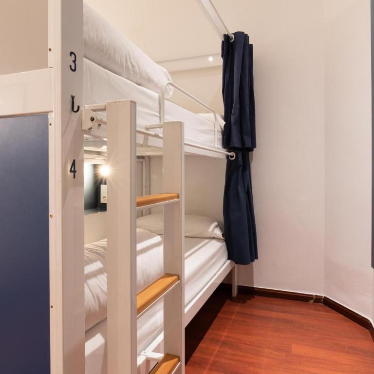 The Central House Barcelona Gracia - 8-Bed Mixed Dormitory Room - 1