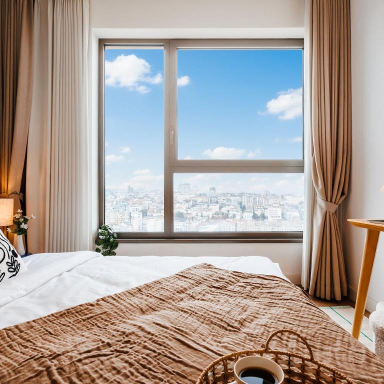 WF Italian Disco with Terrace, Cinema and Parking - Three-Bedroom Premium Apartment with Balcony - 51