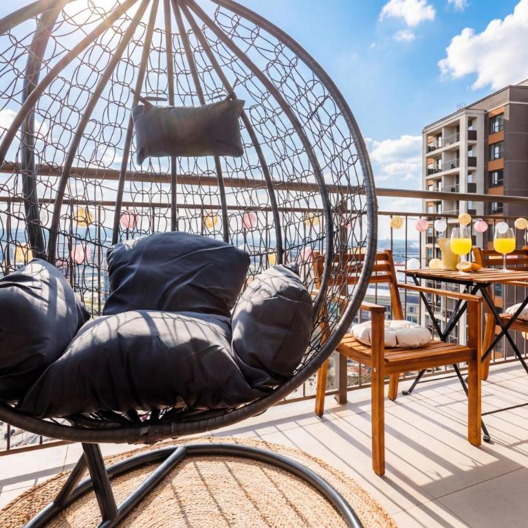 WF Italian Disco with Terrace, Cinema and Parking - Three-Bedroom Premium Apartment with Balcony - 2
