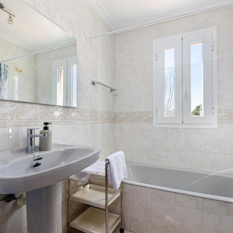 YourHouse Ca Na Xisca - Four-Bedroom House - 15