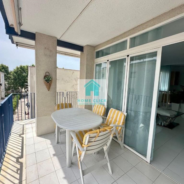 Saloublue - Two-Bedroom Apartment - 13