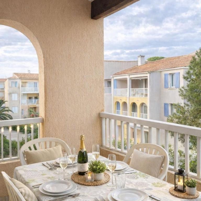 Le Lagon de Frejus Piscine XXL - Three-Bedroom Apartment - 10