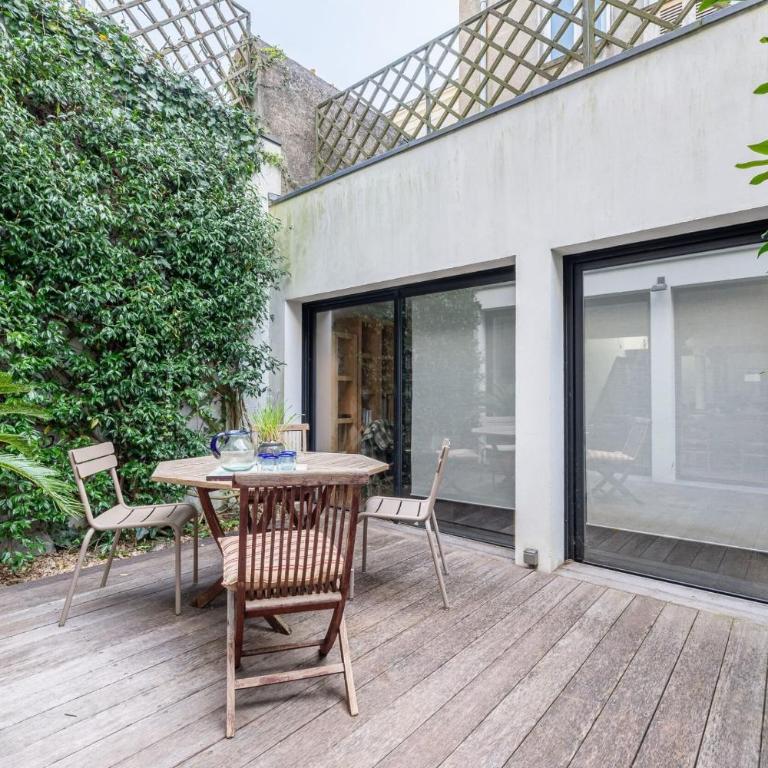 Large fully renovated 250m house - Ferienhaus - 1