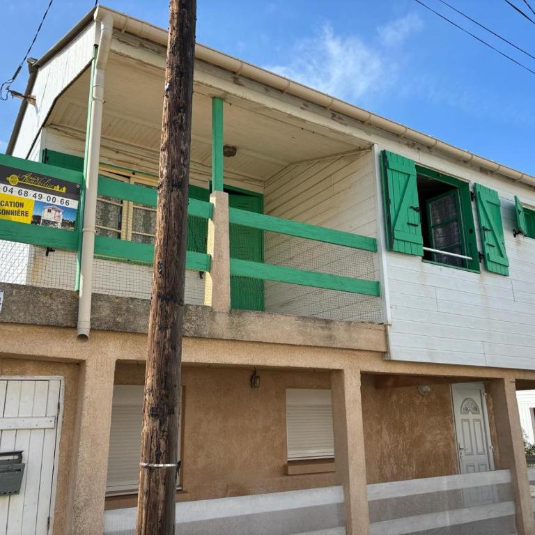 AIG 44 – Haut de chalet – Rangée des Courlis – Gruissan – 4 personnes - Chalet 3 Chambres - 1