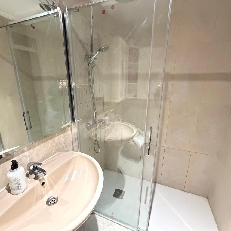 Apartamento Reyes de España / Free Parking & Wi Fi - Two-Bedroom Apartment - 15