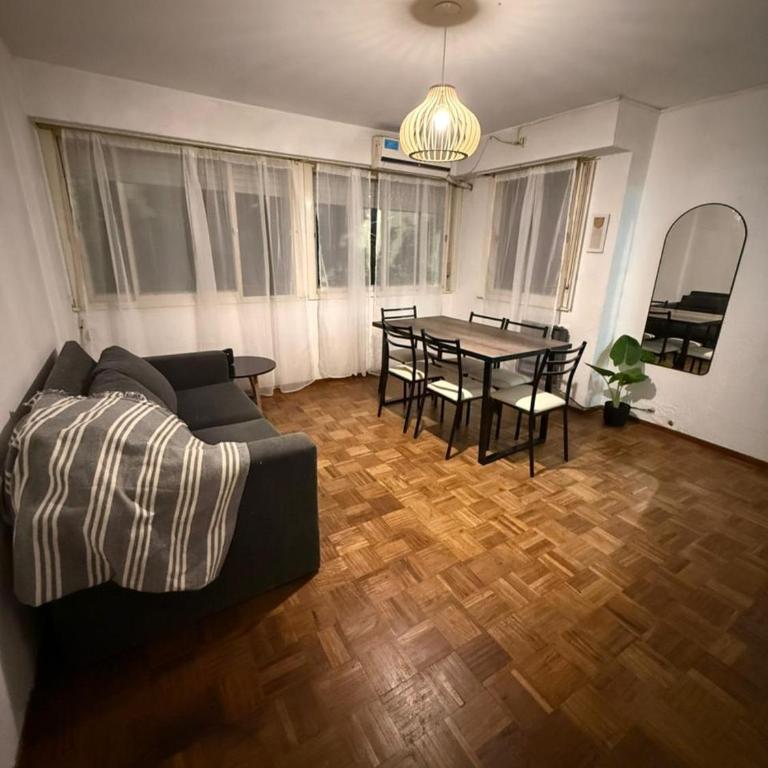 Amplio y luminoso departamento de 2 dormitorios - Two-Bedroom Apartment - 1