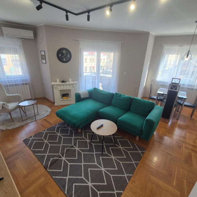 Vukov Spomenik Two-Bedroom Apartment with Terrace - Two-Bedroom Apartment - 3