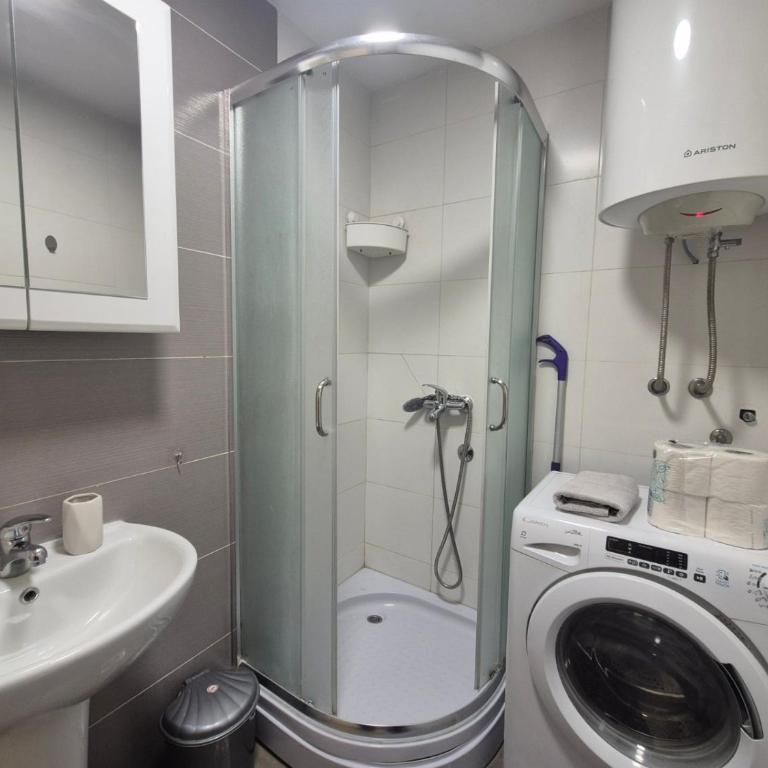 Vukov Spomenik Two-Bedroom Apartment with Terrace - Two-Bedroom Apartment - 22