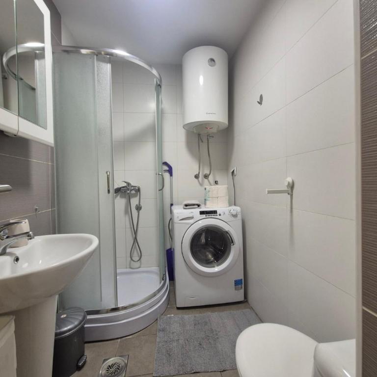 Vukov Spomenik Two-Bedroom Apartment with Terrace - Two-Bedroom Apartment - 19
