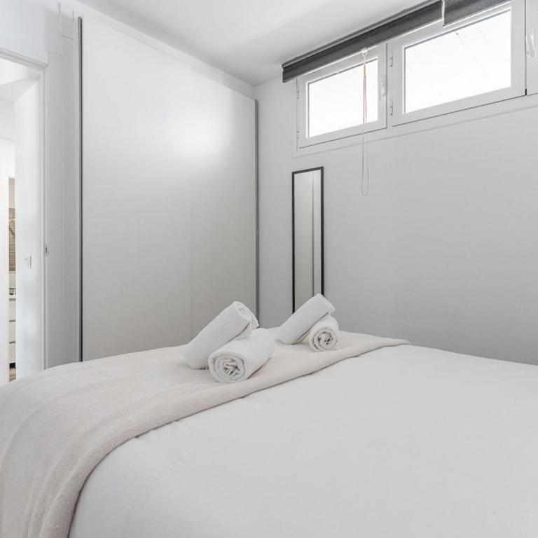 Bright duplex - 3 Bdrs 2 Baths - Chamberí - Three-Bedroom Apartment - 13