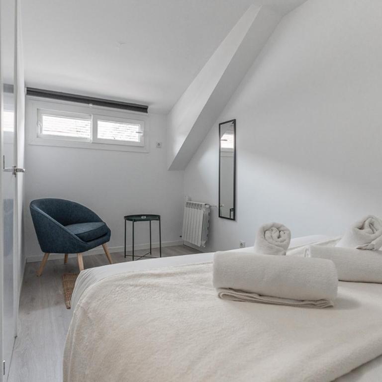 Bright duplex - 3 Bdrs 2 Baths - Chamberí - Three-Bedroom Apartment - 18