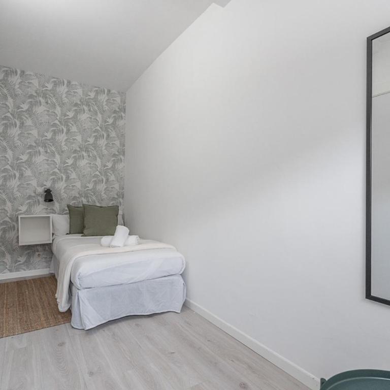 Bright duplex - 3 Bdrs 2 Baths - Chamberí - Three-Bedroom Apartment - 20