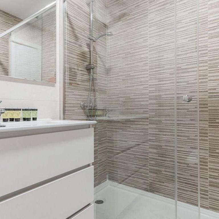 Bright duplex - 3 Bdrs 2 Baths - Chamberí - Three-Bedroom Apartment - 25
