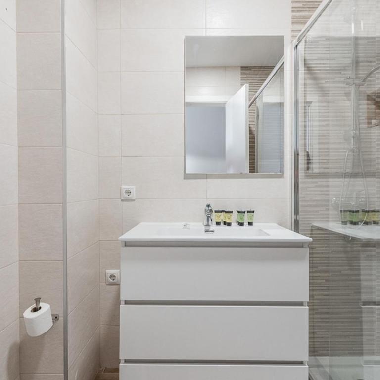 Bright duplex - 3 Bdrs 2 Baths - Chamberí - Three-Bedroom Apartment - 29