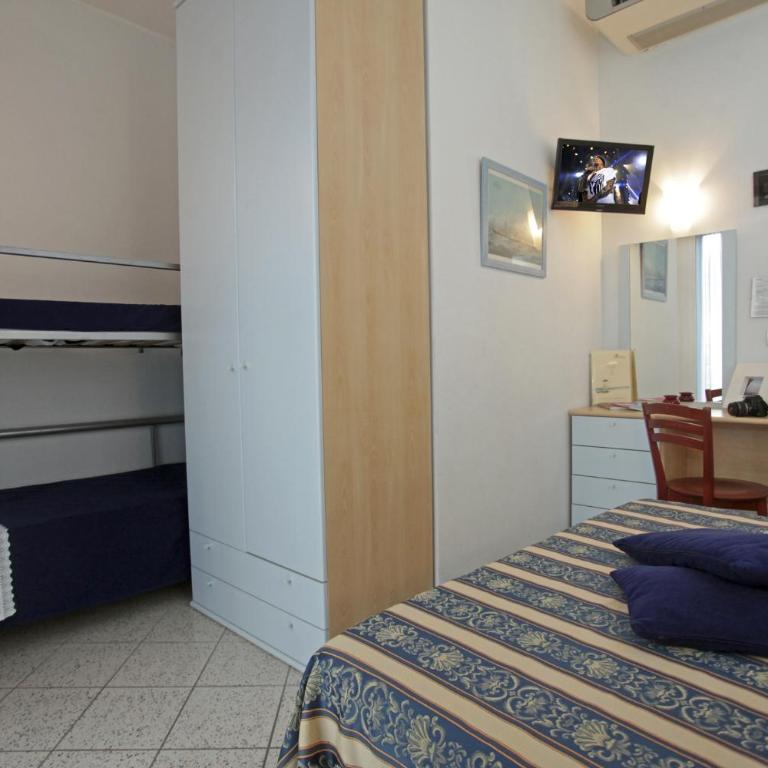 Hotel b&b Villa Irma - Camera Quadrupla Standard - 3