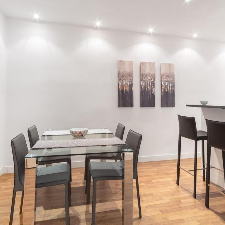 Stylish 2-Bed Apartment in Salamanca, Madrid - Two-Bedroom Apartment - 4
