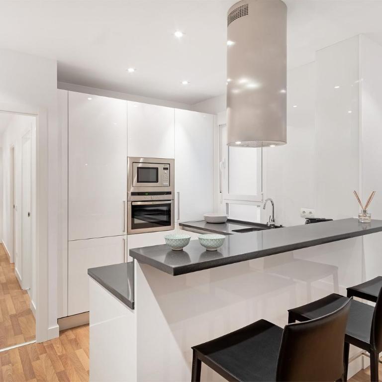 Stylish 2-Bed Apartment in Salamanca, Madrid - Two-Bedroom Apartment - 5